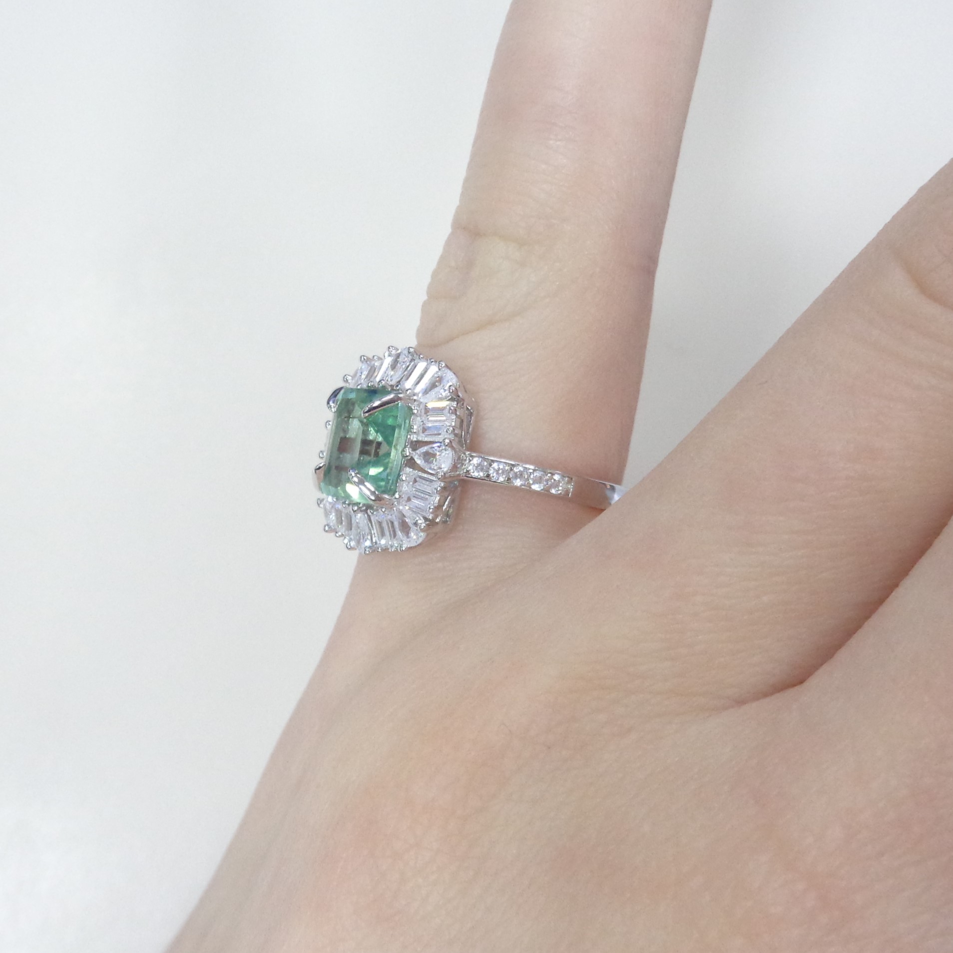 Серебряное кольцо с флюоритом